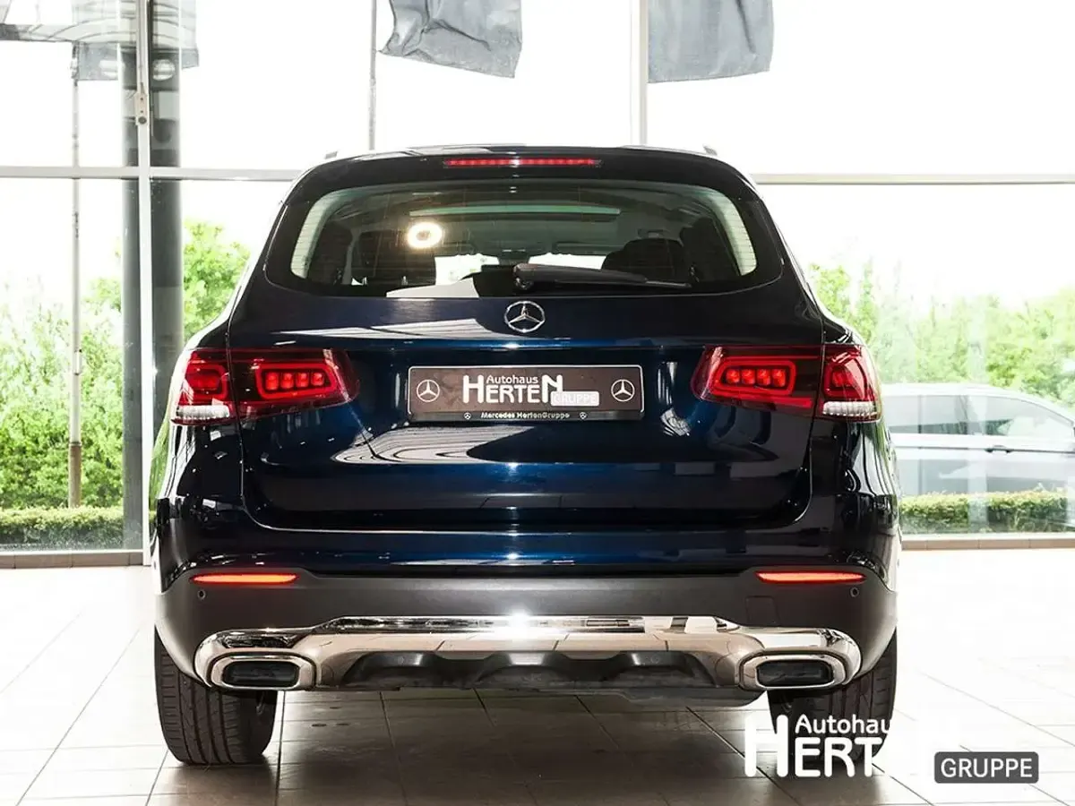 Gebraucht Mercedes GLC220 Advanced 194 PS (142 kW) 2020 Manufaktur exklusiv cavansitblau SUV