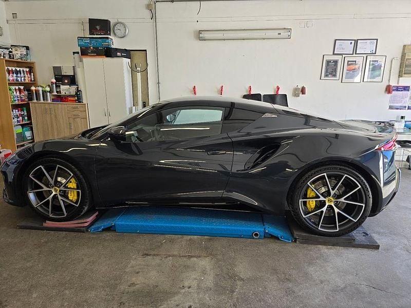 Grau Gebraucht 2024 Lotus Emira Coupé | 89.000 € (Guter Preis) - Bild 1/4