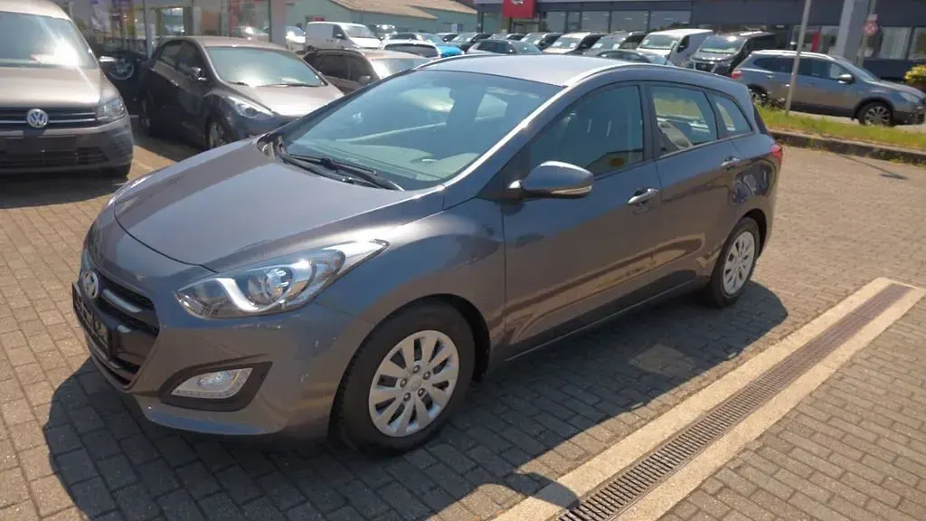 Gebraucht Hyundai i30 Trend 110 PS (80 kW) 2016 Grau Kombi