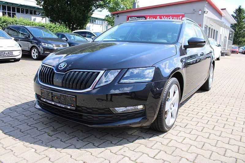 Schwarz Gebraucht 2018 Skoda Octavia Clever Kombi | 15.990 € (Fairer Preis) - Bild 1/4