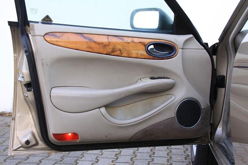 Gebraucht Jaguar XJ Executive 284 PS (208 kW) 1998 Gold Limousine