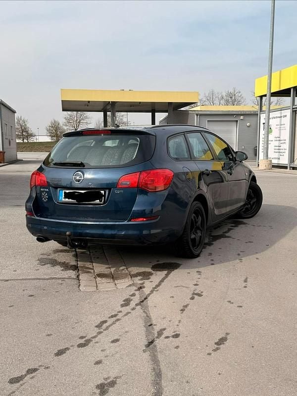 Second-hand Opel Astra 160 CP (117 kW) 2011 Albastru Break