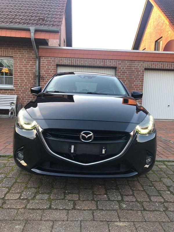 Schwarz Gebraucht 2015 Mazda 2 Sports-Line Kleinwagen | 8.490 € (Etwas zu teuer) - Bild 1/4