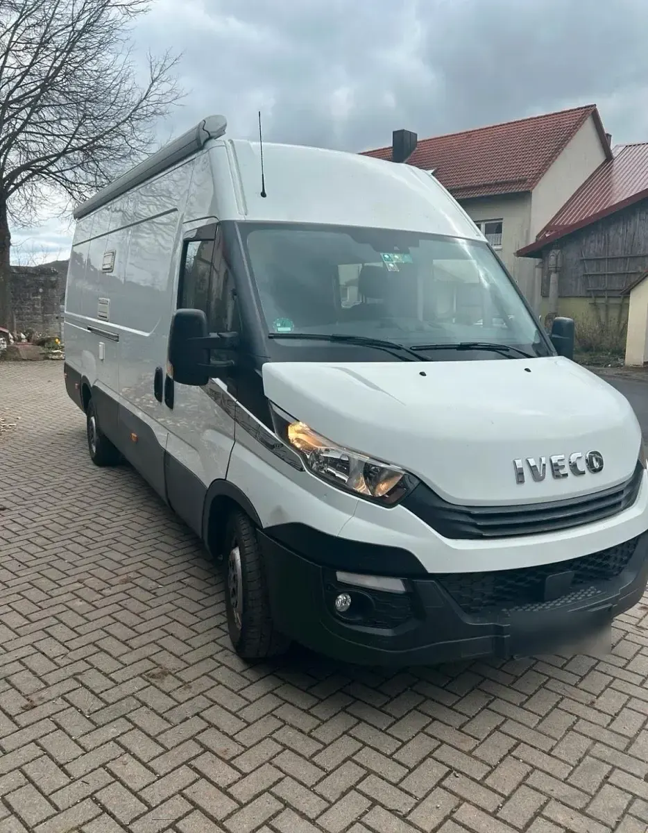 Gebraucht Iveco Daily 180 PS (132 kW) 2018 Weiß Van / Kleinbus