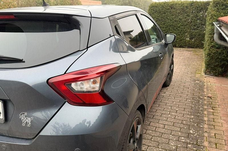 Grau Gebraucht 2017 Nissan Micra Tekna Kleinwagen | 6.599 € (Guter Preis) - Bild 1/4