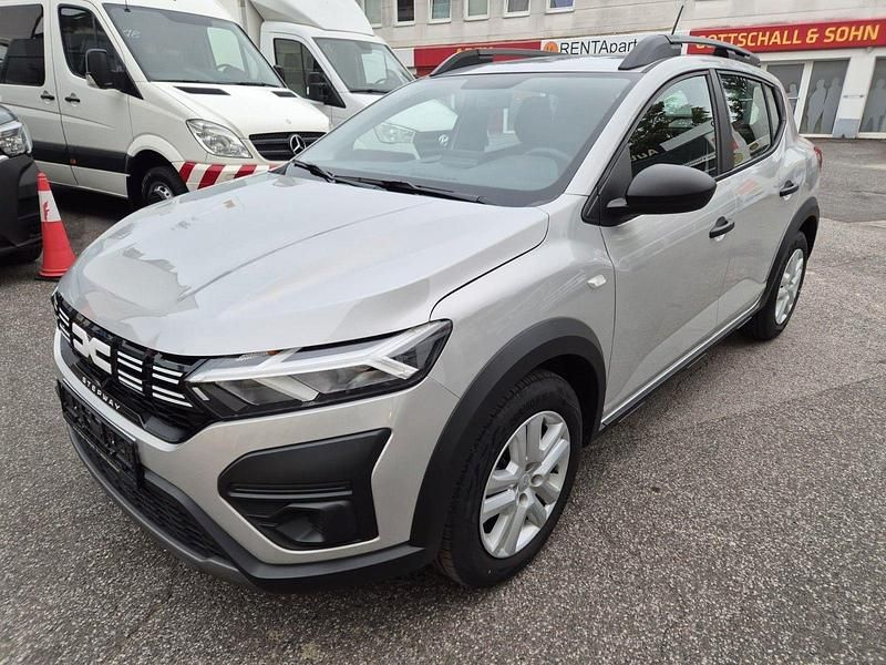Grau Gebraucht 2024 Dacia Sandero Essentiel Kleinwagen | 14.950 € (Superpreis) - Bild 1/4