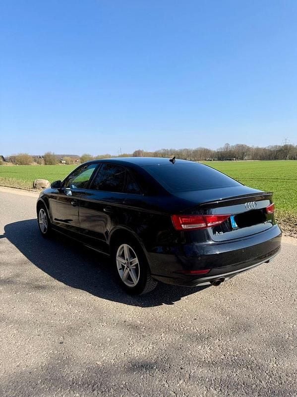 Gebraucht Audi A3 116 PS (85 kW) 2018 Schwarz Limousine