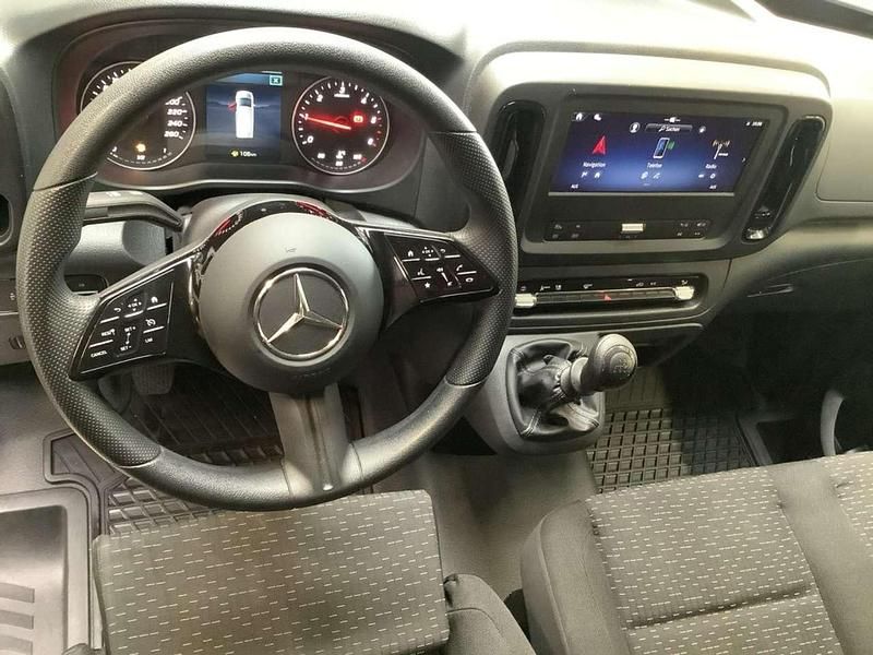 Second-hand Mercedes Vito 163 CP (119 kW) 2024 Alb Van
