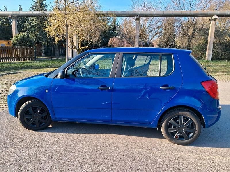 Gebraucht Skoda Fabia 60 PS (44 kW) 2010 Blau Kleinwagen