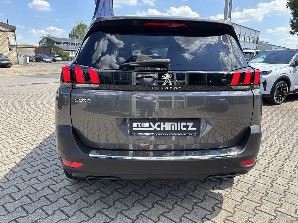 Gebraucht Peugeot 5008 Allure 131 PS (96 kW) 2019 Lackierung platiniumgrau/meta SUV