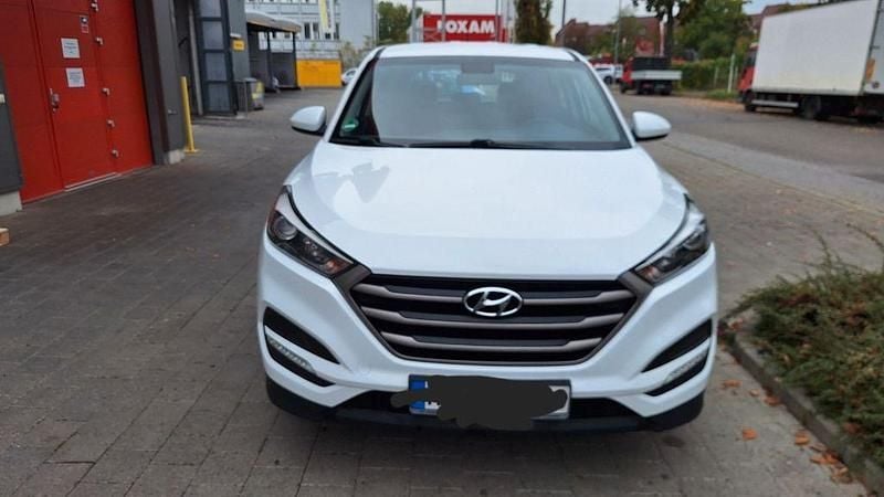 Weiß Gebraucht 2016 Hyundai Tucson Trend SUV | 11.900 € (Guter Preis) - Bild 1/4