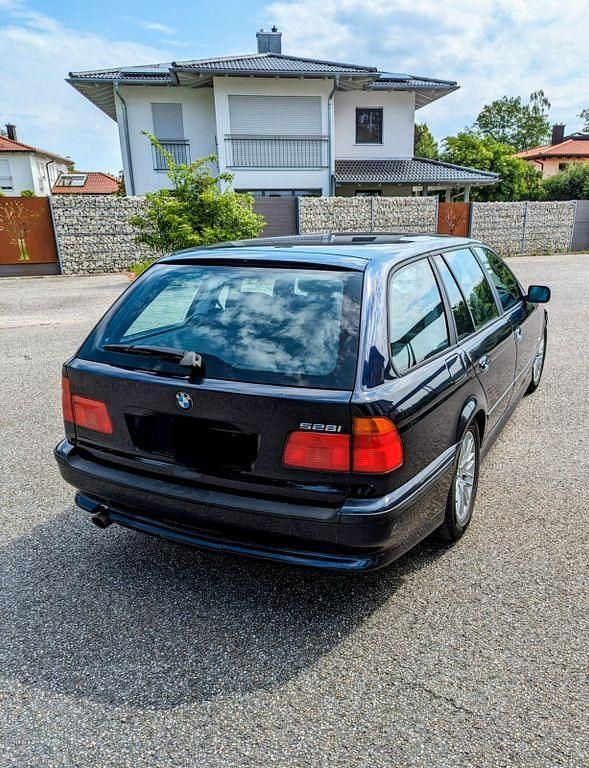 Gebraucht BMW 528 193 PS (141 kW) 1998 Blau Kombi