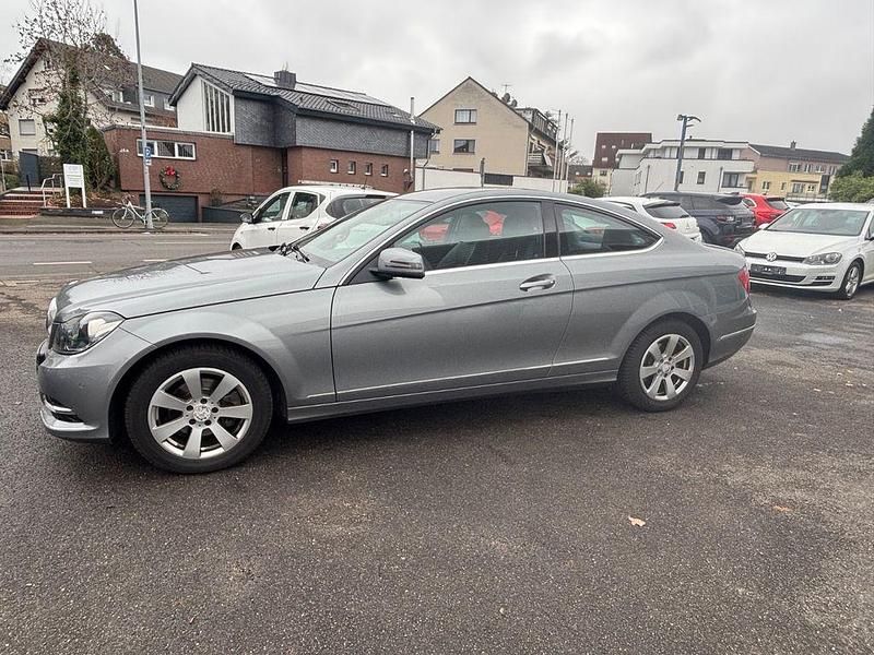 Gebraucht Mercedes C180 156 PS (114 kW) 2012 Silber Coupé