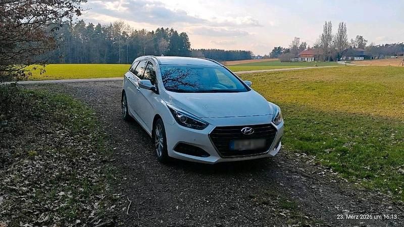 Gebraucht Hyundai i40 Style 141 PS (103 kW) 2015 Weiß Kombi