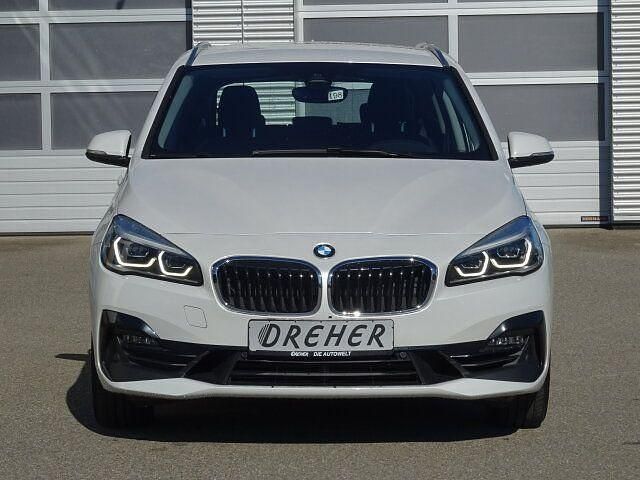 Gebraucht BMW 220 Sport Line 192 PS (141 kW) 2018 Mineralweiss metallic Kombi