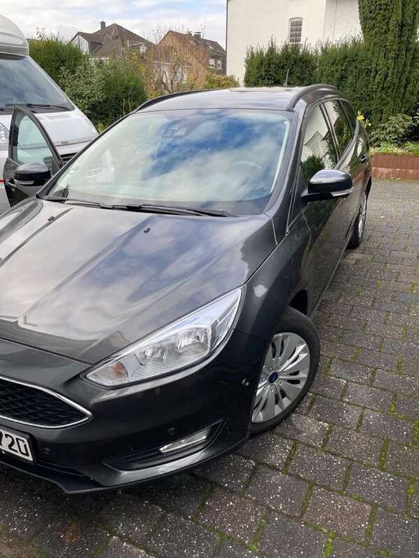 Grau Gebraucht 2018 Ford Focus Business Edition Kombi | 13.000 € (Guter Preis) - Bild 1/4