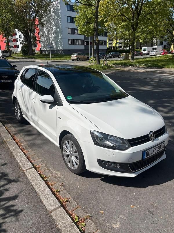 Second-hand VW Polo Life 90 CP (66 kW) 2014 Alb Berlinǎ