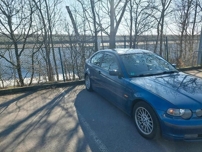Gebraucht BMW 316 115 PS (84 kW) 2002 Blau Kleinwagen