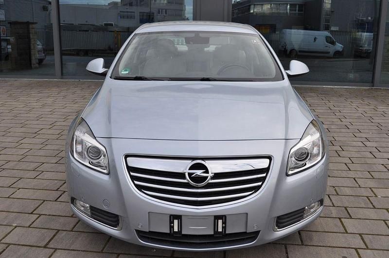 Gebraucht Opel Insignia Edition 140 PS (102 kW) 2012 Silber Limousine