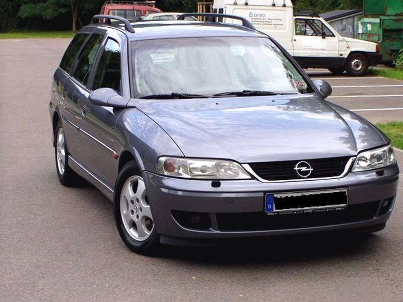 Grau Gebraucht 2002 Opel Vectra Comfort Kombi | 10.000 € - Bild 1/4