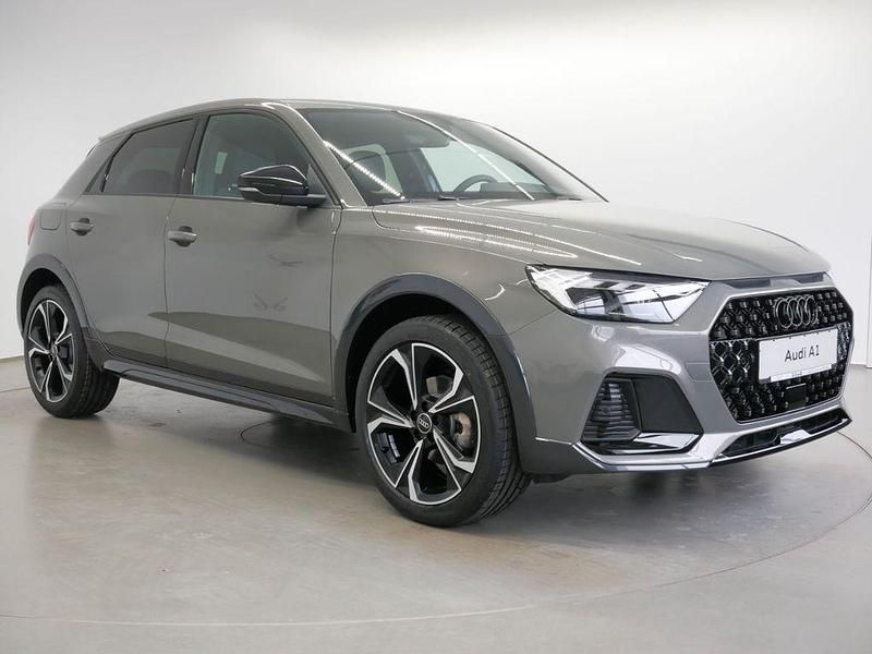Neu Audi A1 Ambiente 150 PS (110 kW) 2026 Chronosgrau metallic SUV