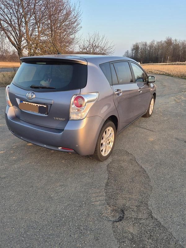 Gebraucht Toyota Verso 147 PS (108 kW) 2012 Blau Van / Kleinbus