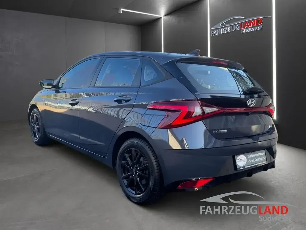 Gebraucht Hyundai i20 Trend 120 PS (88 kW) 2021 Grau Kleinwagen