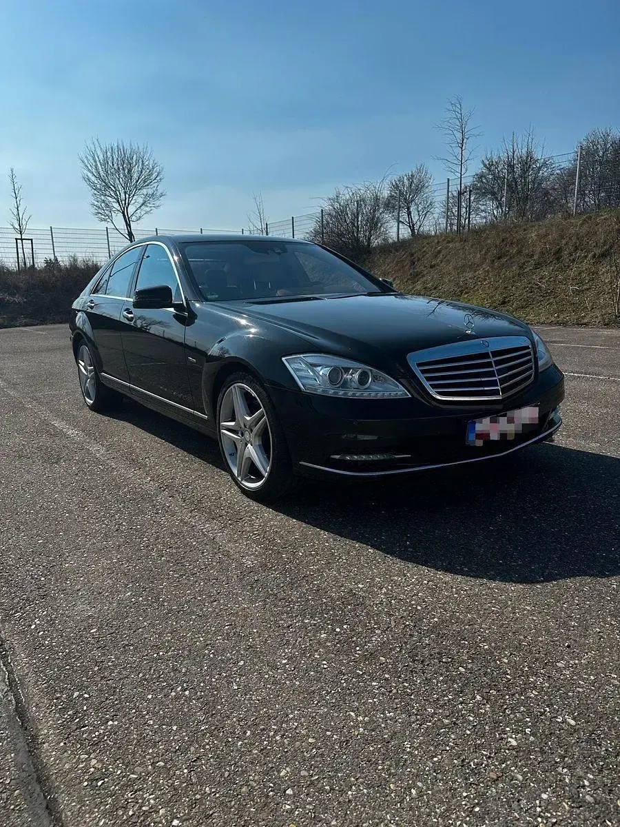Używany Mercedes S500 435 KM (319 kW) 2011 Czarny Sedan/Limuzyna
