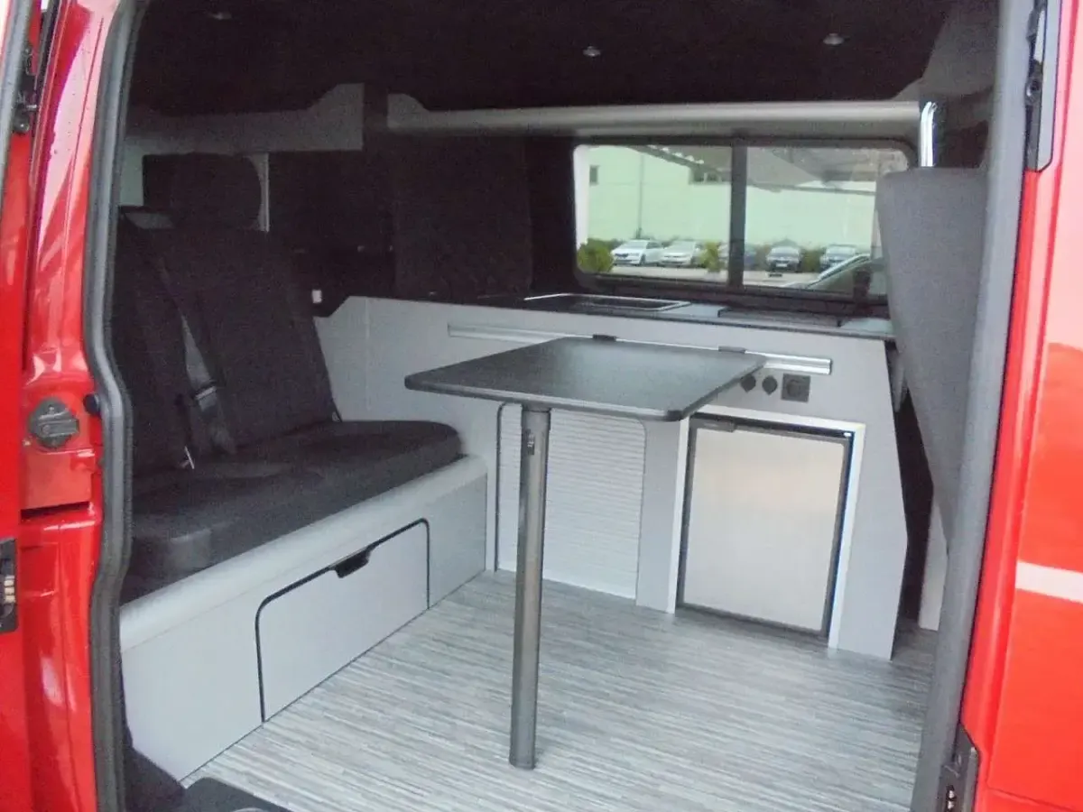Gebraucht VW California California 102 PS (75 kW) 2017 Kirschrot Van