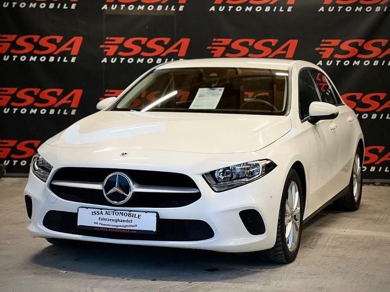 Weiß Gebraucht 2022 Mercedes A200 Limousine | 22.890 € (Guter Preis) - Bild 1/4
