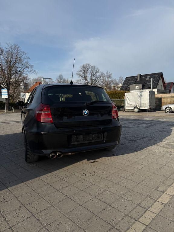 Gebraucht BMW 116 122 PS (89 kW) 2007 Schwarz Kleinwagen