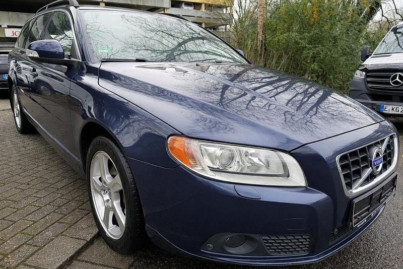 Gebraucht Volvo V70 Momentum 163 PS (119 kW) 2011 Blau Kombi