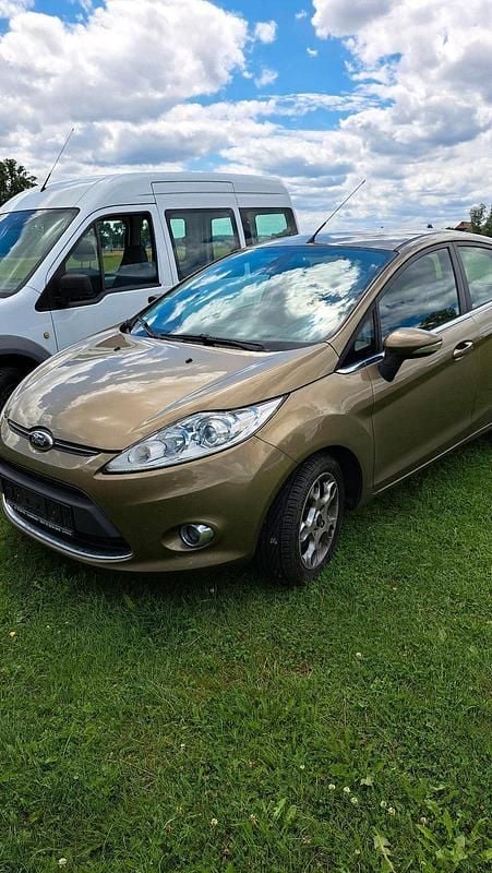 Braun Gebraucht 2011 Ford Fiesta Titanium Kleinwagen | 4.000 € (Fairer Preis) - Bild 1/4