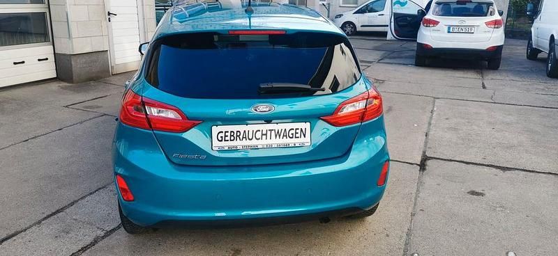 Gebraucht Ford Fiesta Titanium 101 PS (74 kW) 2018 Blau Kleinwagen
