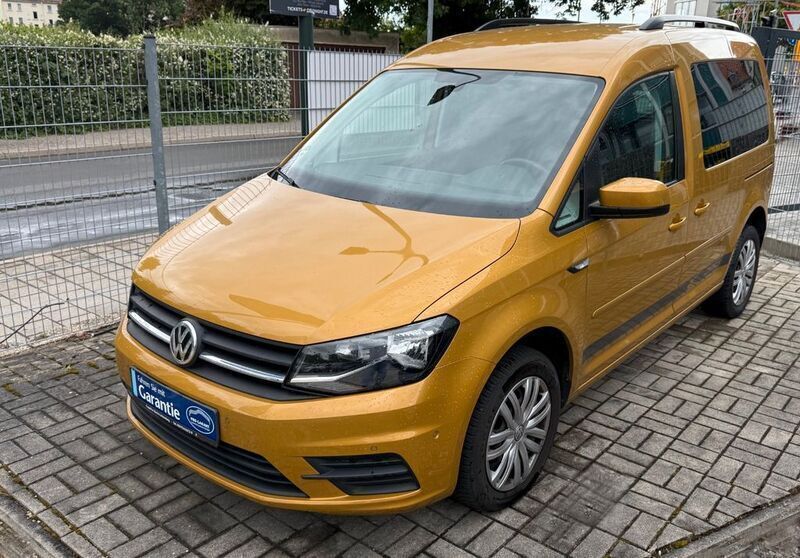 Sandstorm yellow metallic Gebraucht 2018 VW Caddy Beach Van / Kleinbus | 23.900 € (Teuer) - Bild 1/4