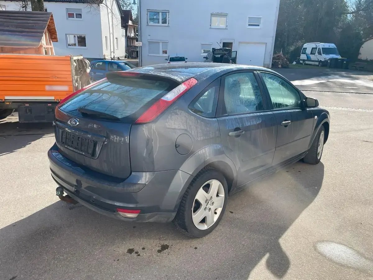 Second-hand Ford Focus 101 CP (74 kW) 2007 Gri Berlinǎ