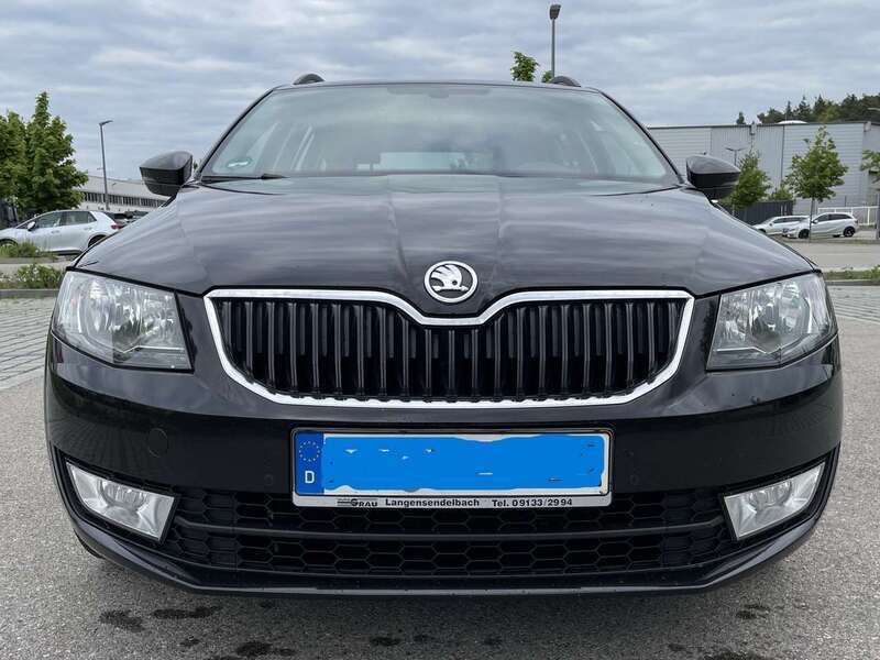 Schwarz Gebraucht 2014 Skoda Octavia Kombi | 6.699 € (Guter Preis) - Bild 1/4