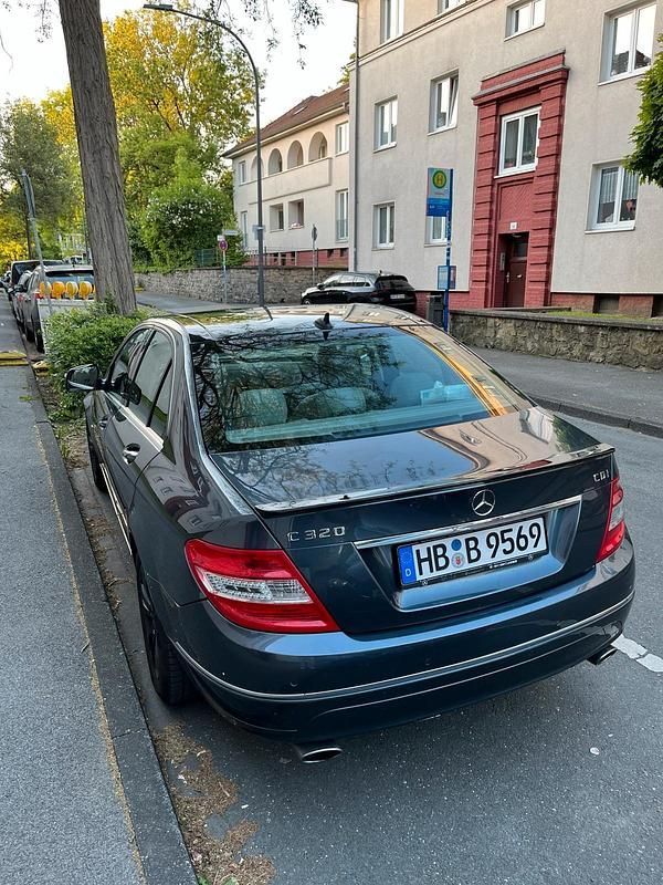 Grau Gebraucht 2007 Mercedes C320 Limousine | 5.000 € (Guter Preis) - Bild 1/4