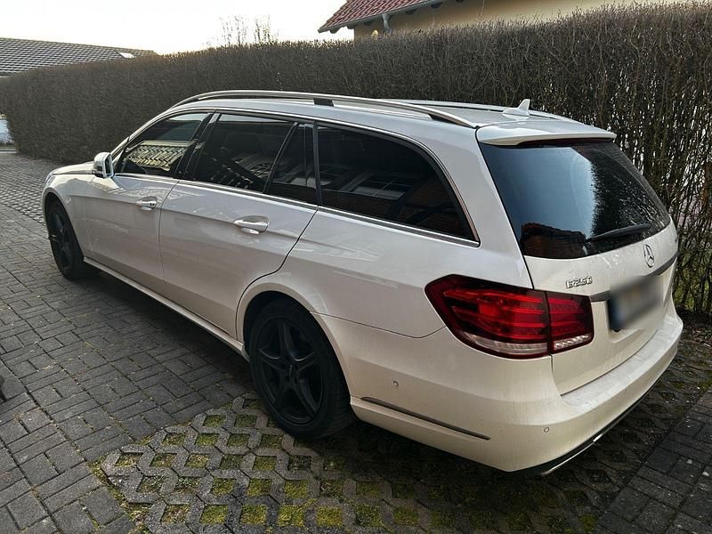 Gebraucht Mercedes E250 204 PS (150 kW) 2015 Weiß Kombi