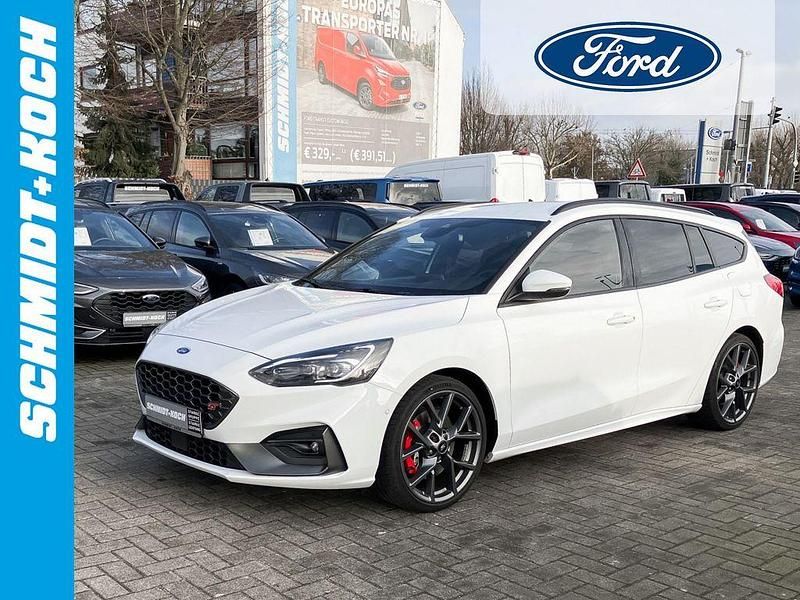 Weiß Gebraucht 2020 Ford Focus ST Limousine | 25.250 € (Etwas zu teuer) - Bild 1/4