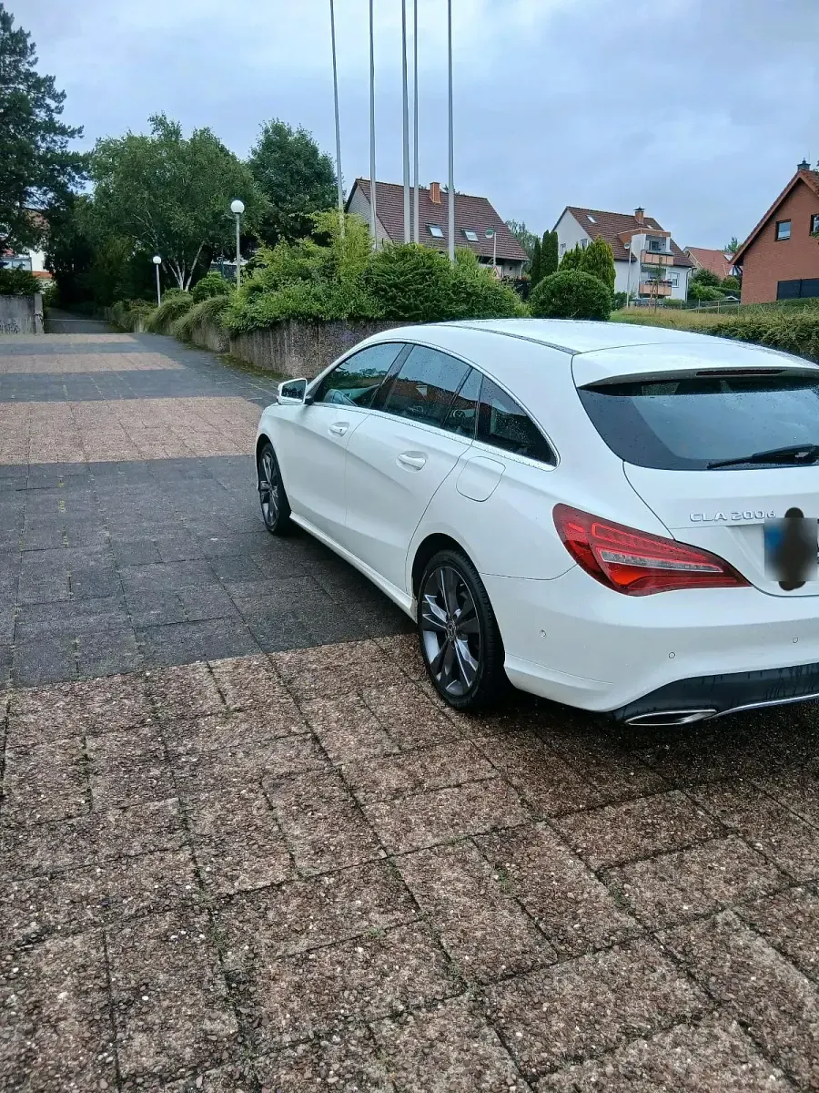 Gebraucht Mercedes CLA200 Shooting Brake 136 PS (100 kW) 2017 Andere farben Kombi