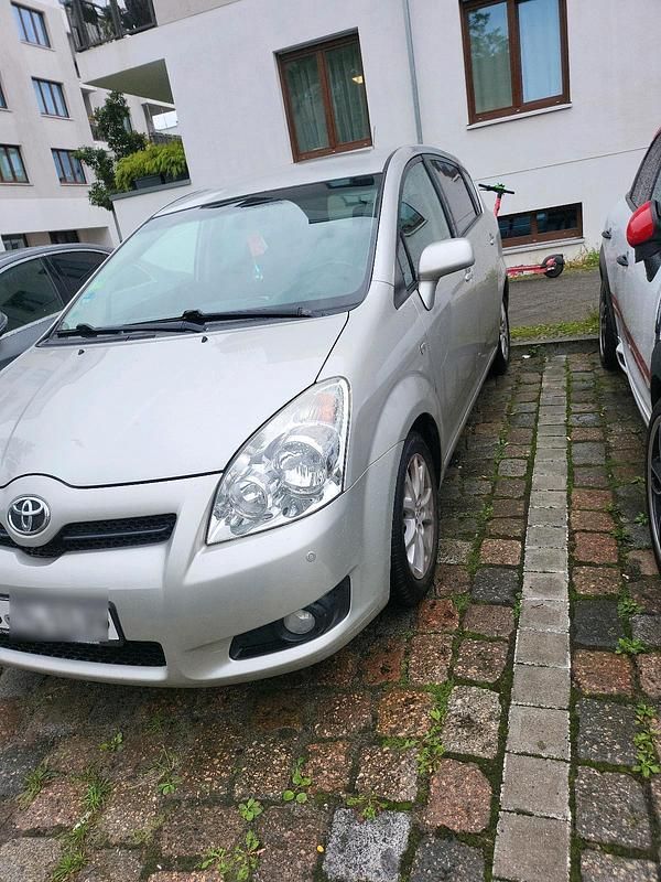 Grau Gebraucht 2008 Toyota Corolla Verso Van / Kleinbus | 3.500 € (Fairer Preis) - Bild 1/4