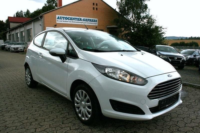 Weiß Gebraucht 2015 Ford Fiesta Kleinwagen | 4.450 € (Guter Preis) - Bild 1/4