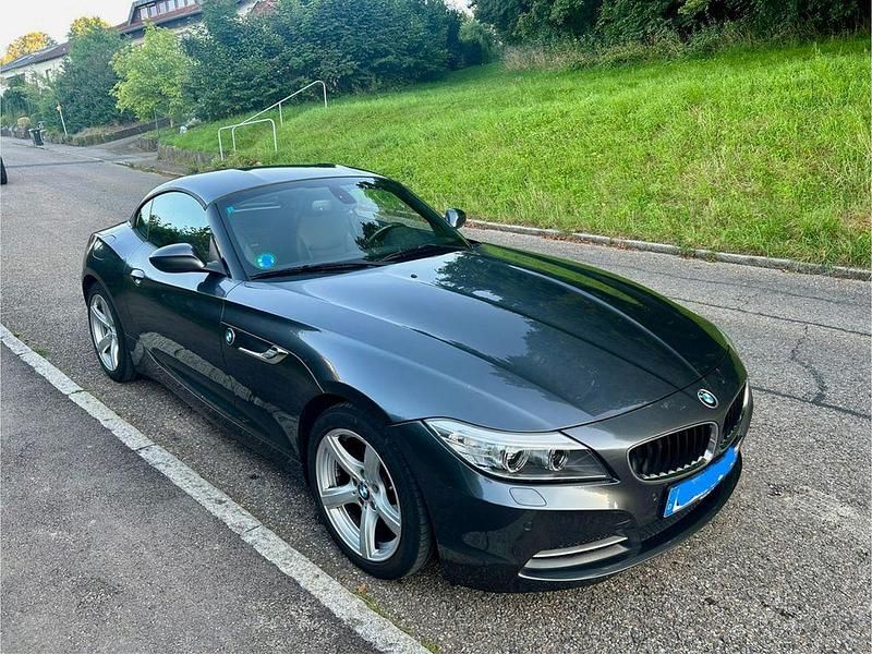 Grau Gebraucht 2014 BMW Z4 Cabrio | 15.499 € (Fairer Preis) - Bild 1/4