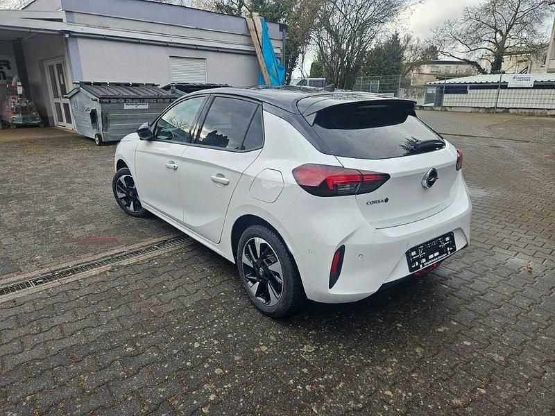 Gebraucht Opel Corsa-e 100 kW (136 PS) 2022 Weiß Kleinwagen