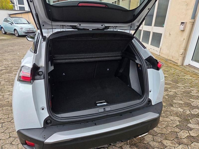 Gebraucht Peugeot 2008 Allure 131 PS (96 kW) 2024 Okenitweiß metallic SUV