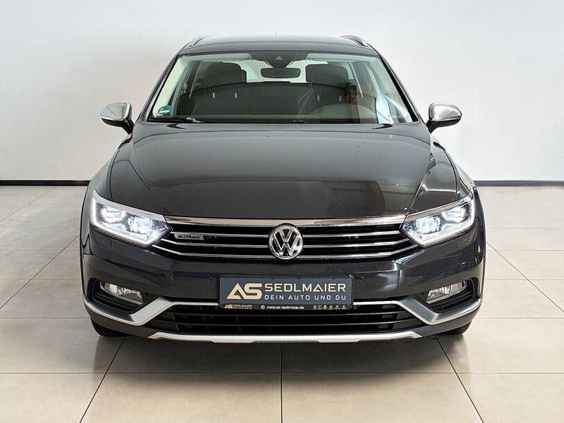 Gebraucht VW Passat 190 PS (139 kW) 2018 Uranograu Kombi