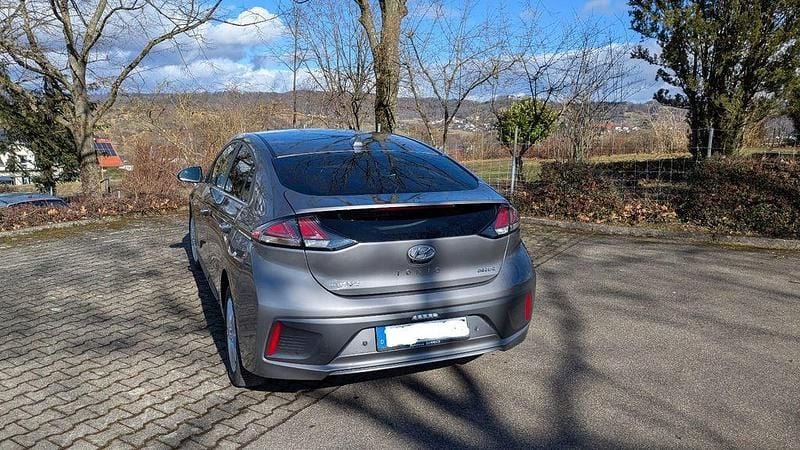 Gebraucht Hyundai Ioniq Premium 100 kW (136 PS) 2020 Grau Kleinwagen
