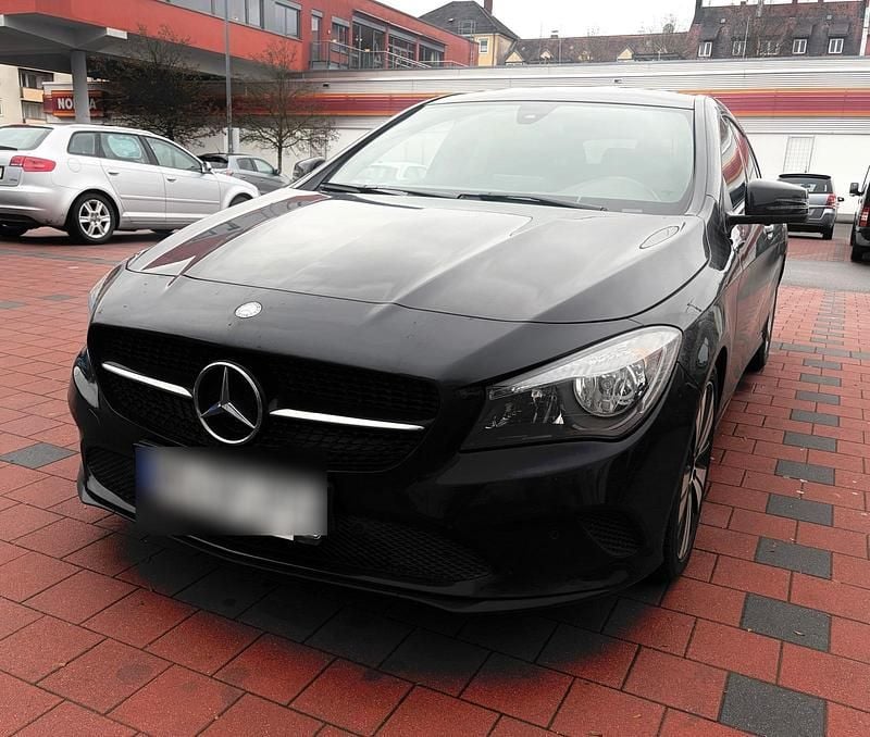 Gebraucht Mercedes CLA200 Shooting Brake 136 PS (100 kW) 2016 Schwarz Kombi