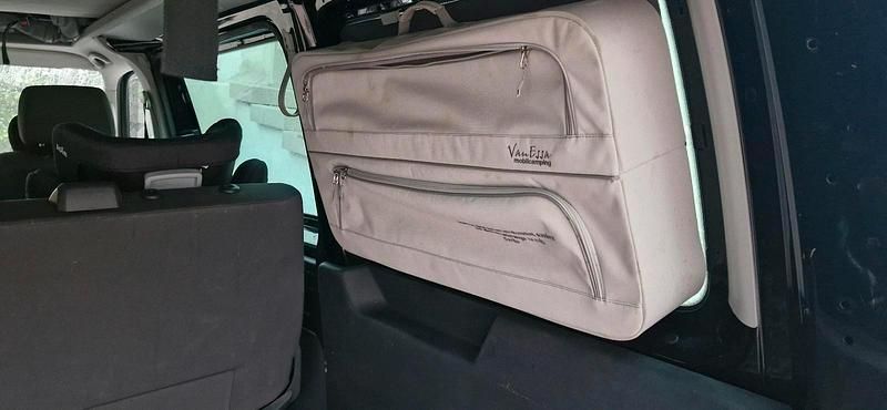 Second-hand VW T5 105 CP (77 kW) 2009 Negru Van